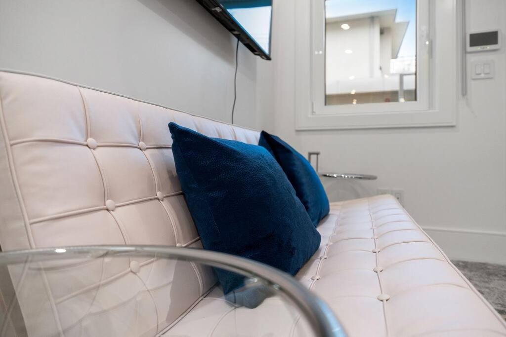 Brand New 2 Bedroom Point Grey Getaway 밴쿠버 외부 사진
