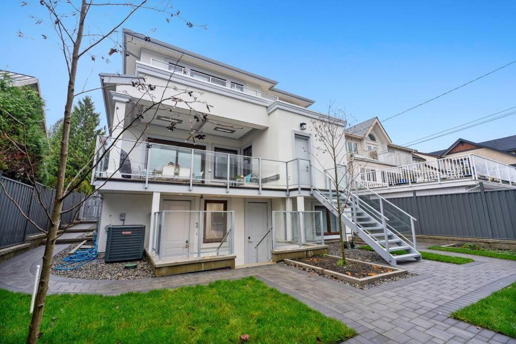 Brand New 2 Bedroom Point Grey Getaway 밴쿠버 외부 사진