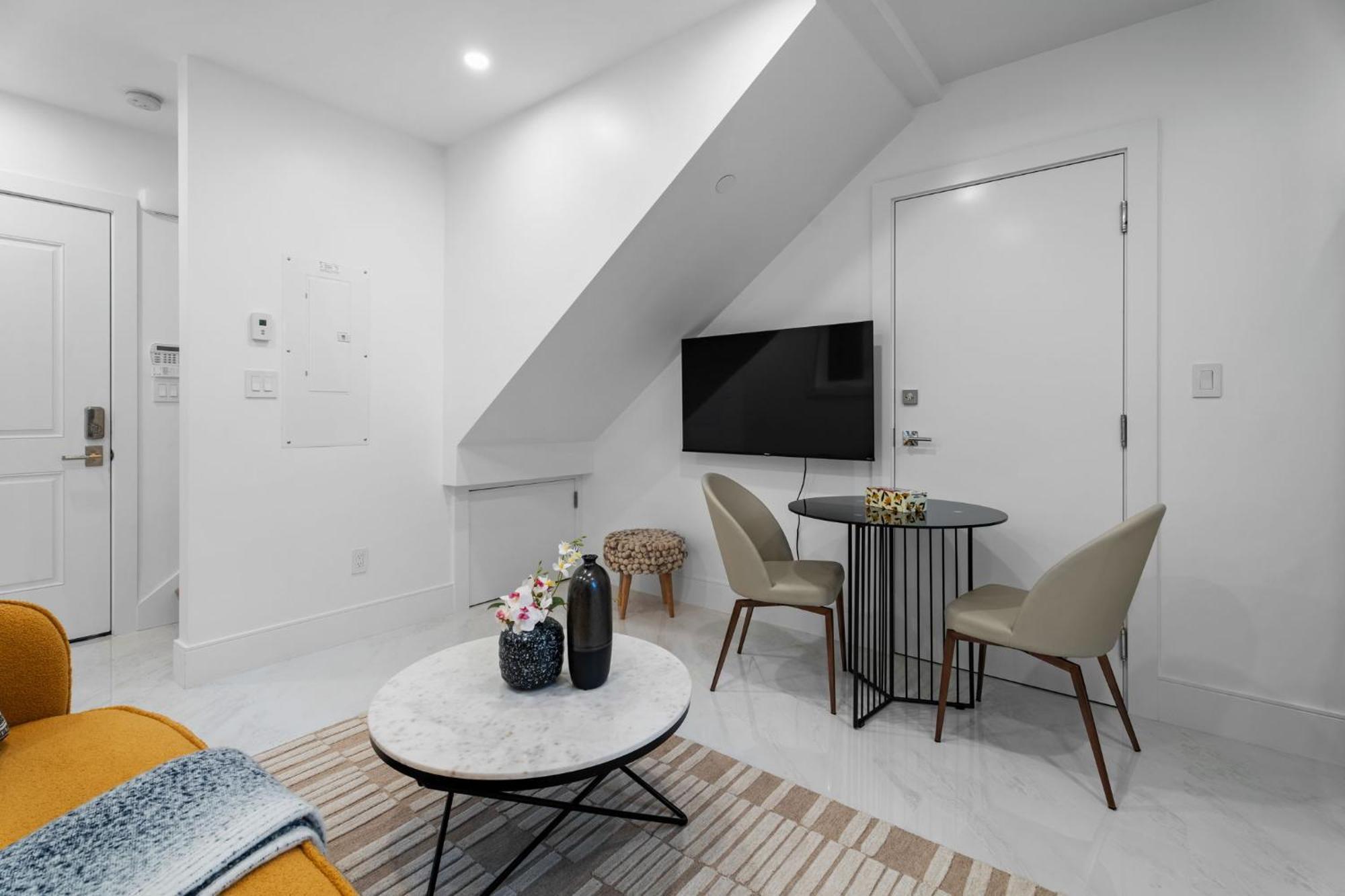 Brand New 2 Bedroom Point Grey Getaway 밴쿠버 외부 사진