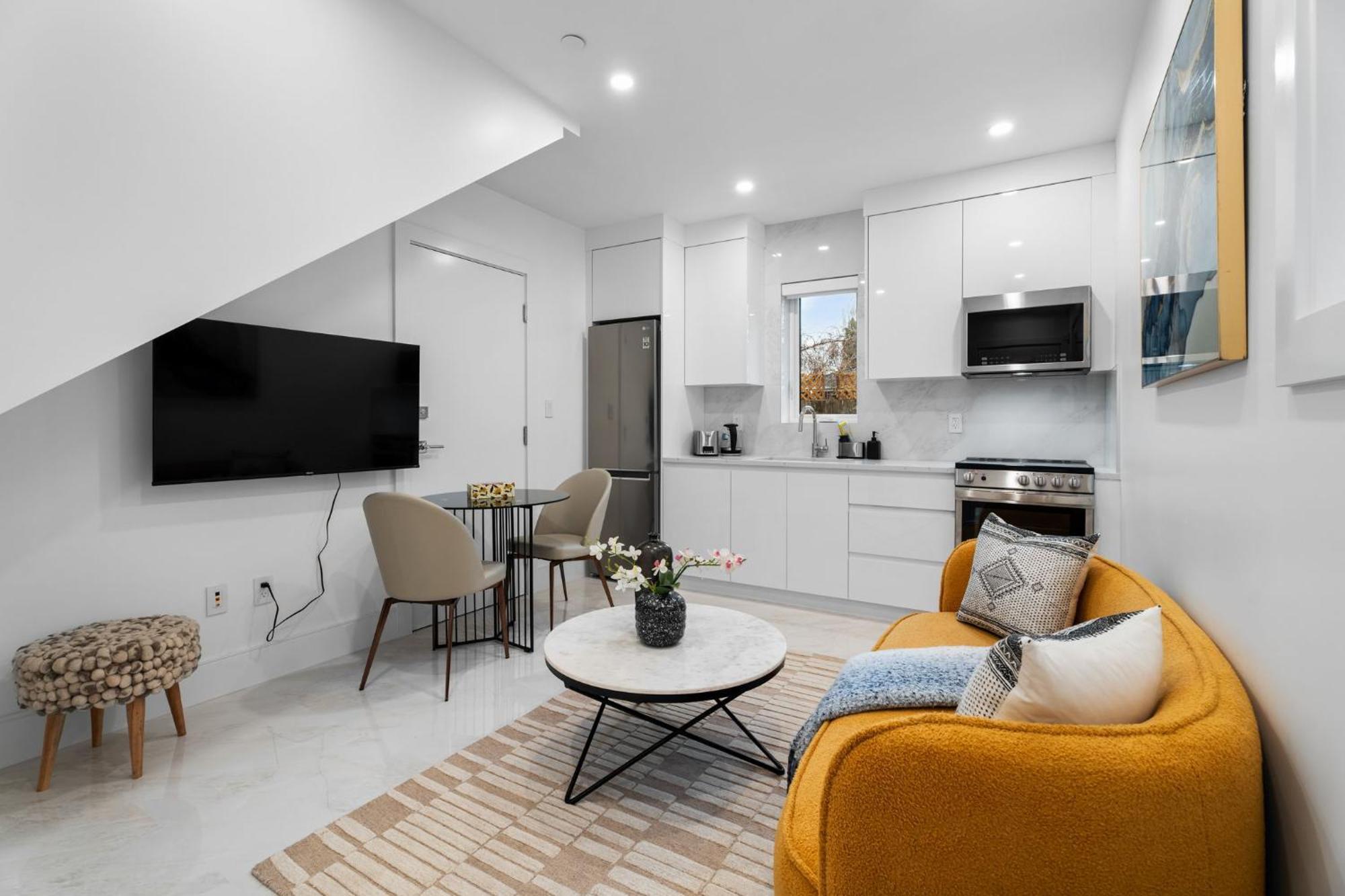 Brand New 2 Bedroom Point Grey Getaway 밴쿠버 외부 사진