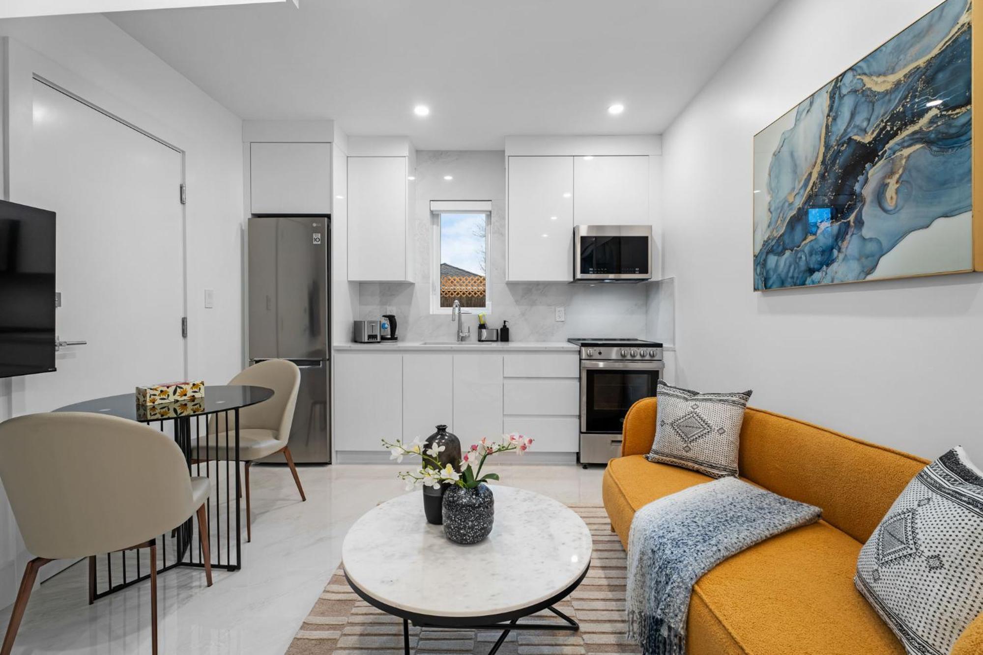 Brand New 2 Bedroom Point Grey Getaway 밴쿠버 외부 사진